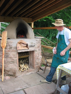 Ovenista Peter Dicken at The Watermill cob oven